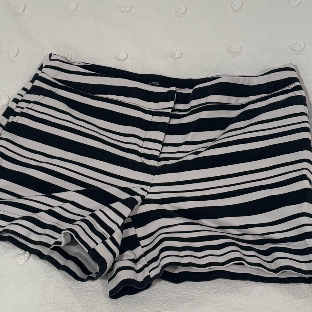 Apt. 9 Women's Striped Shorts in Black and White